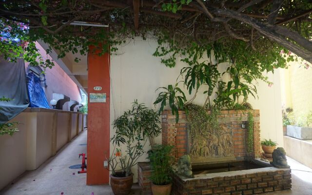 Ban Elephant Blanc Apartment