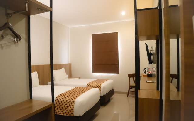 Front One Hotel Gombong