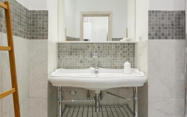 Modern Comfort, Poetic Charm