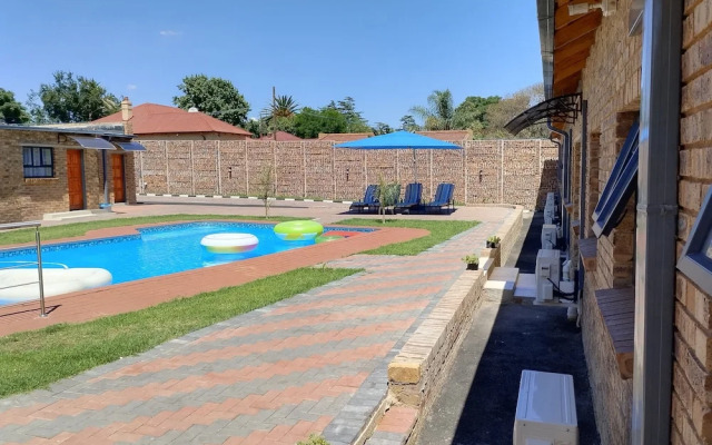 Emperor Lodge And Tours