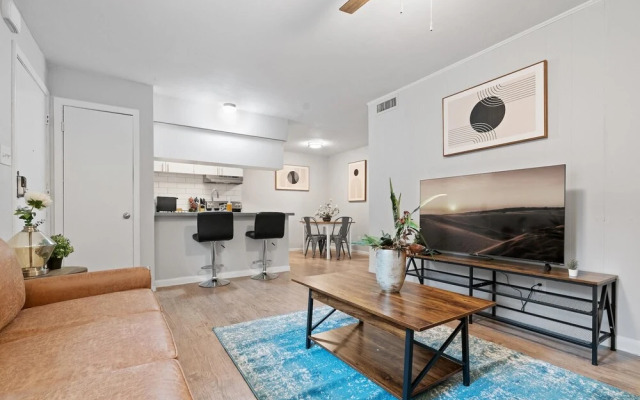 Stylish 2BR Near UT Highland Evonify