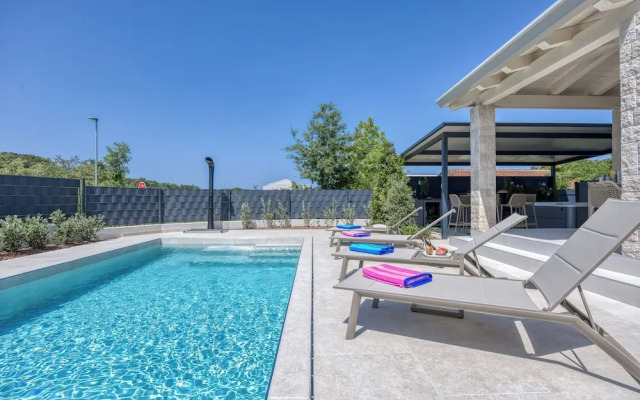 Villa Aria With Pool and Whirlpool