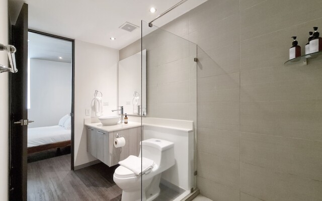 BEE Suites Santa Ana