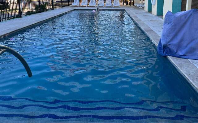 Motel 6 Galveston, TX - Beach/Seawall