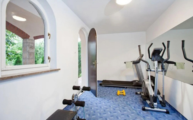 Villa Umag in Umag With 5 Bedrooms and 5 Bathrooms