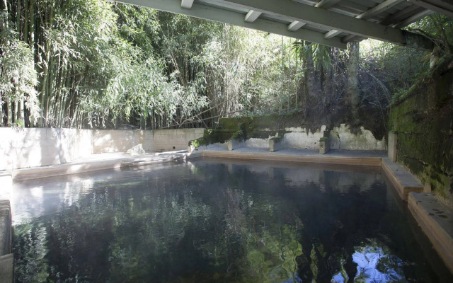 Opal Hot Springs & Holiday Park