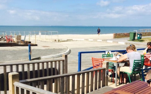 Seaside Retreat 2 Mins to Beach