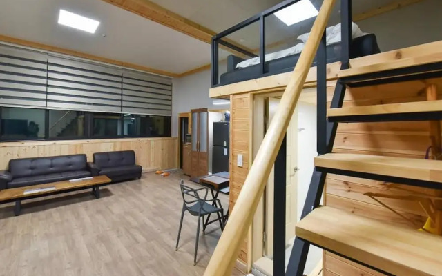 Yeosu Chunghong Pension