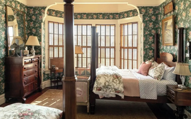 The JD Hyde Historic Inn