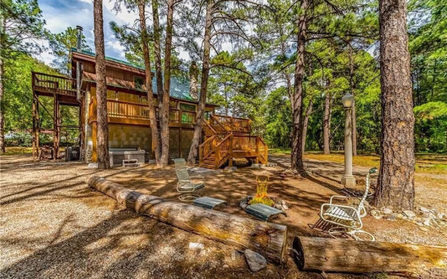 Paradise On The River Three Bedroom Cabin