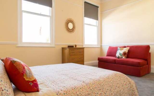 Classic Victorian House Sleeps 8 in East Brighton