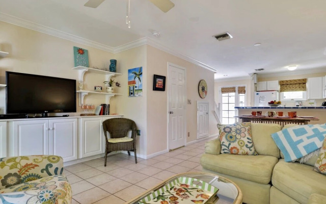 Breezy Bungalow (Townhouse)