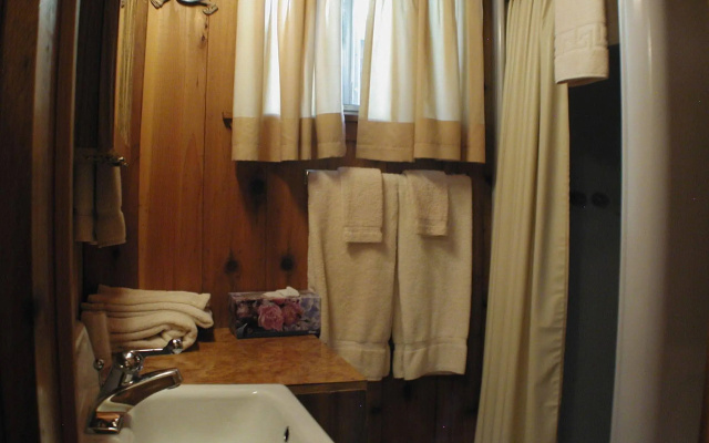 Wagon Wheel Cabins & RV Park