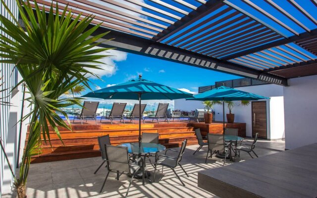 Amazing 2BR Condo w Pool Views Dream Location