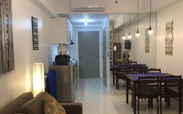 Dr. Calayan's Cozy Wind Residences Tagaytay Taal View