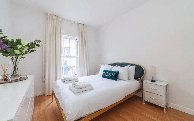 Rotherhithe Riverside Flat