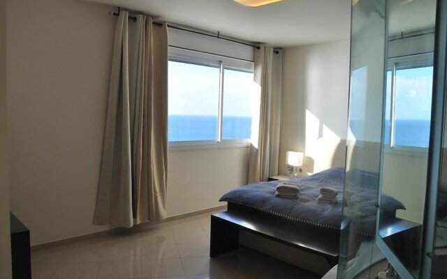 Isra Home Luxury Apartment with Sea View
