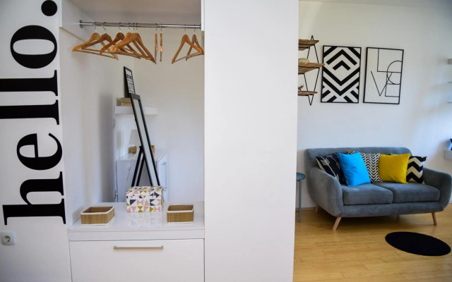 Stylish & Cozy Studio by Danailov Apartments