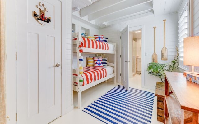 Romantic Beach House by Vtrips