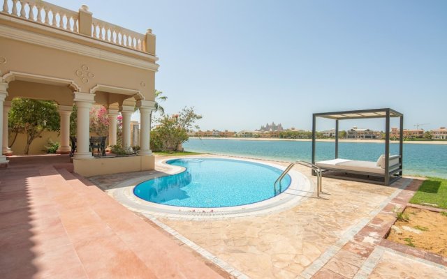 Palm Jumeirah Beach Front XL Villa w Prvt Pool