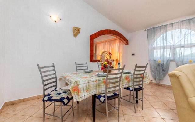 Beautiful Home in Sisan With Wifi and 4 Bedrooms