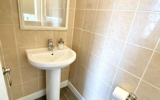 Spacious Two Bed Apartment in Poole