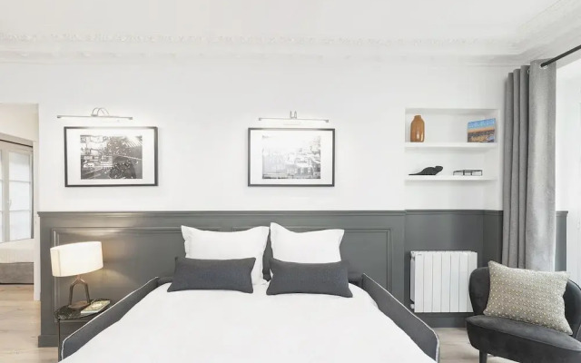 Luxury 3BDR Le Louvre II by Livinparis