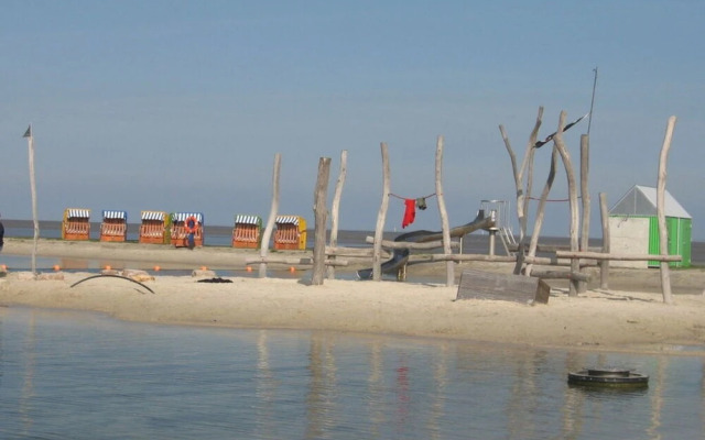 Roof-only House Modern Retreat