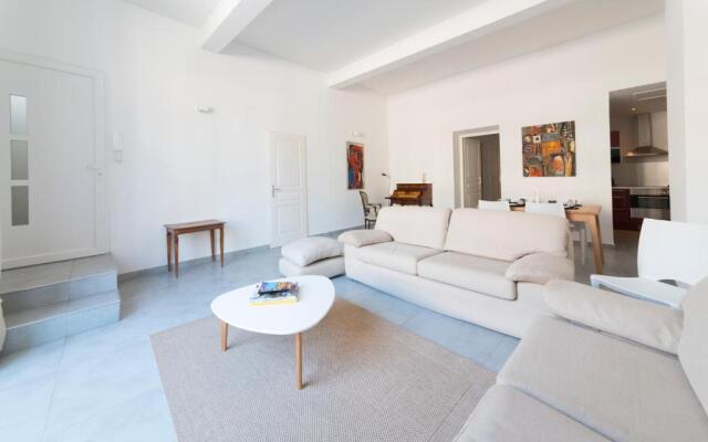 T3 Appartement HYPERCENTRE PROCHE COMMERCE- PARKING - 2 Chambres Wifi Gratuit