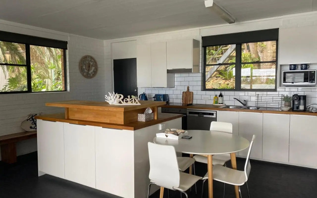 Serenity by the Lake - Romantic Waterfront Couple's Getaway