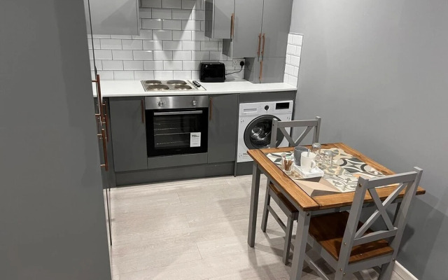 Luxury Apartment - Free Wi-fi & Parking NO Deposit
