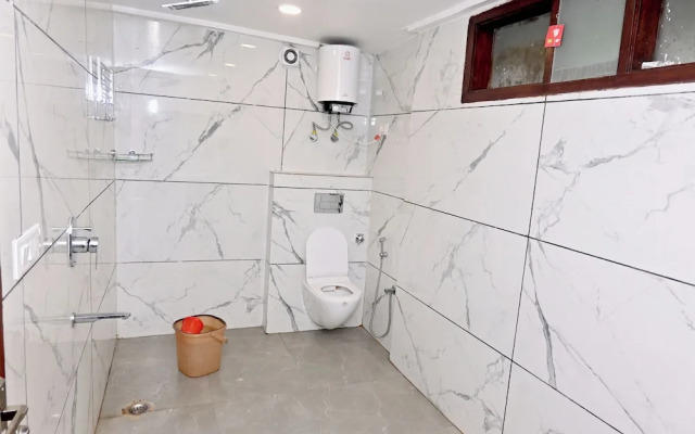 Hotel Golden By Admire Stay