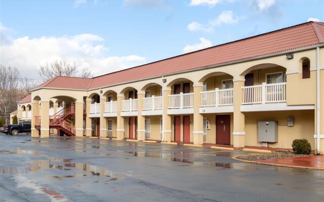 Econo Lodge Huntington - Barboursville University Area