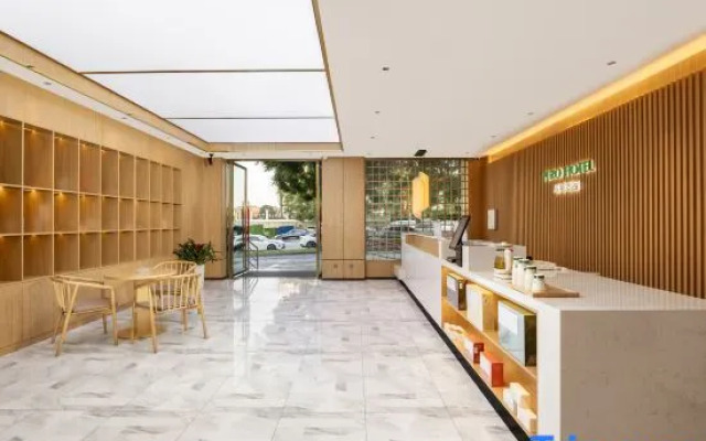 Pinrui Hotel (Yibin Lizhuang Ancient Town)