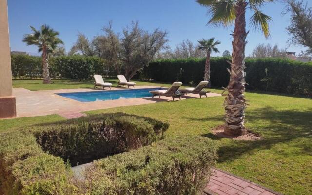 Villa isolée 4 façades avec piscine