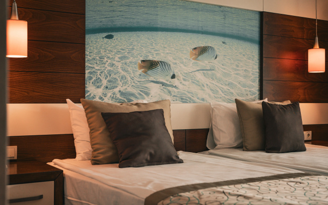 Adella Side Hotel