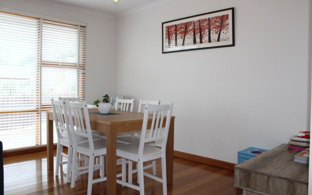 Newly Renovated Villa - Waters Edge