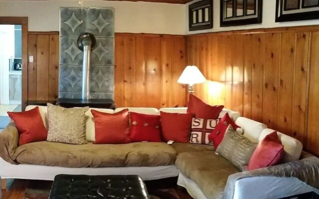 Historic Red Smarthouse-King-Walk Dwtn