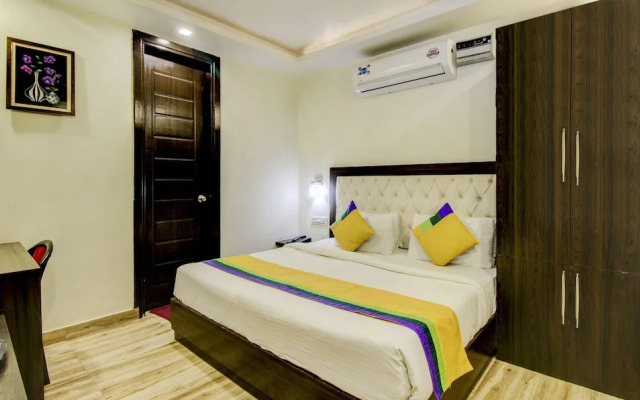 OYO 8982 Surya Residency