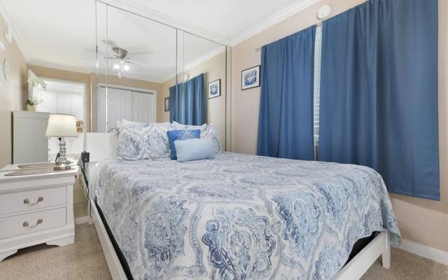 Seascape 1311 2 Bedroom Condo by RedAwning