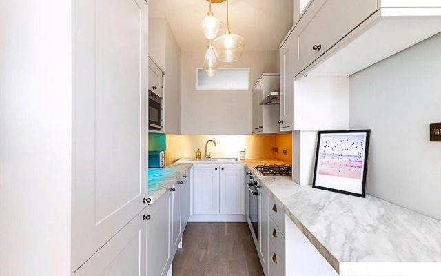 Lovely Bishops Park Flat