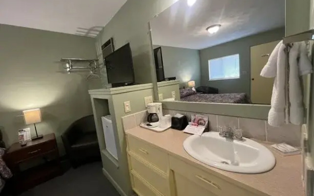 Cedars Motel