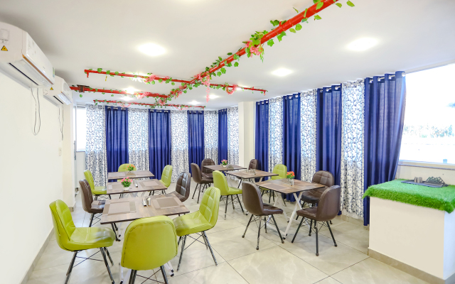 FabHotel Indirapuram by SBG Near Sec 62 Noida