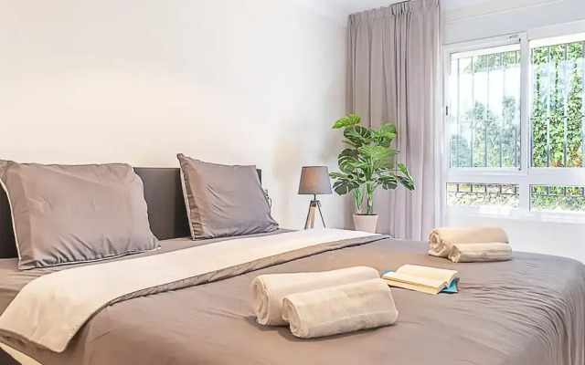 Apt Mairena Forest sea View Pool