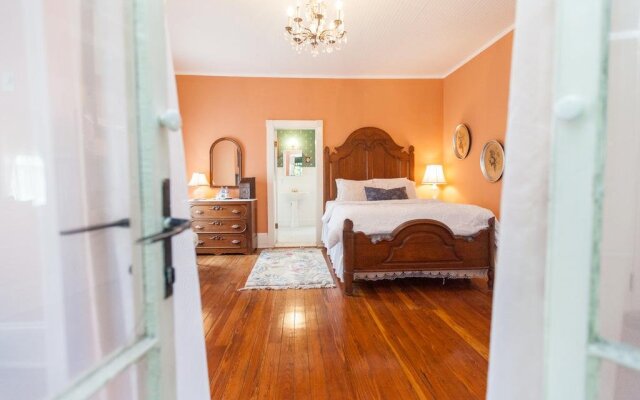 Historic Sevilla House Bed And Breakfast