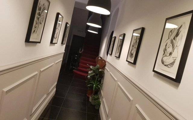 Exhibition Court Hotel 4