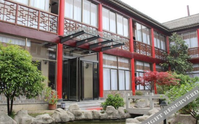 Zhuang Hu Cun Hotel