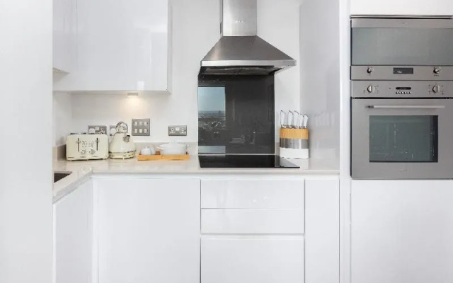 Lincoln Plaza Studio Apartments