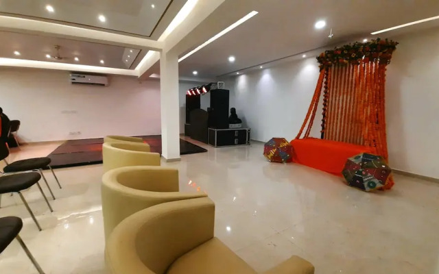 Hotel Sai Village Cyber Park