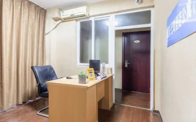 Qiqi Homestay (Chongqing West Station Store)